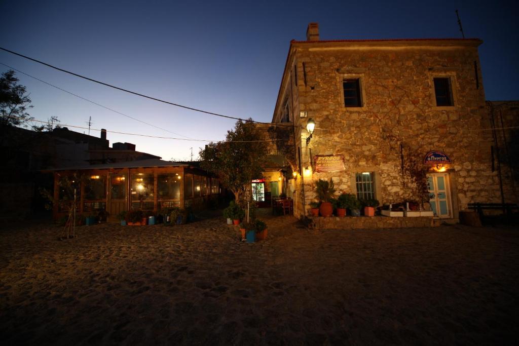 Pyrgos Houses And Restaurant Авгонима Экстерьер фото